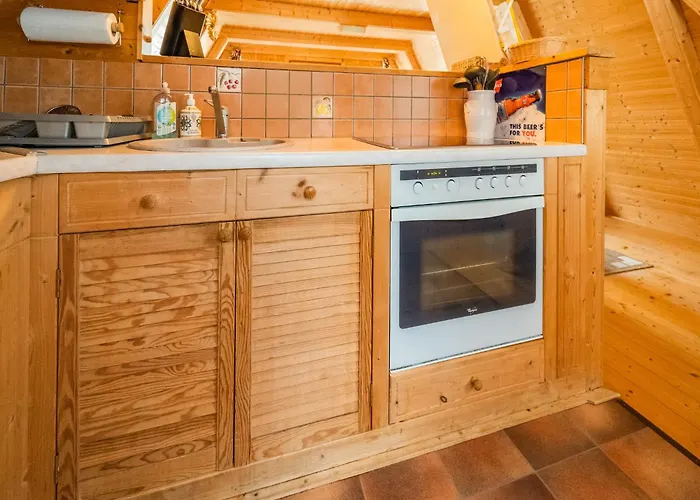 Cozy Forest Hideaway In * Suhl